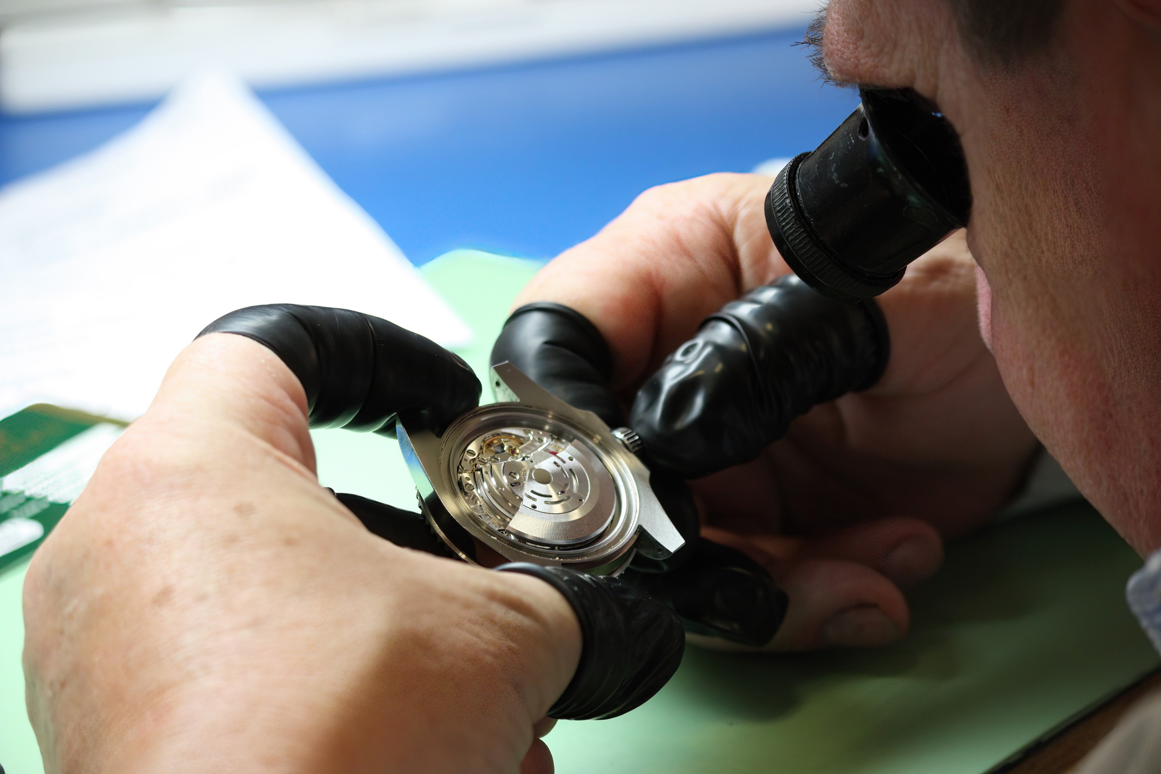 controle étanchéité montre de luxe